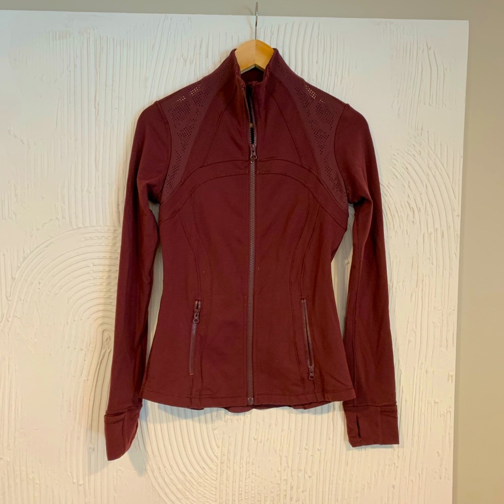 Lululemon athletics jacket in maroon, size 6.